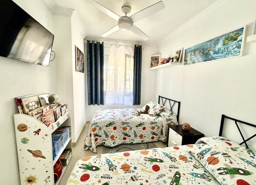 Resale - Townhouse / Terraced House - Heredades