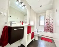 Resale - Townhouse / Terraced House - Heredades