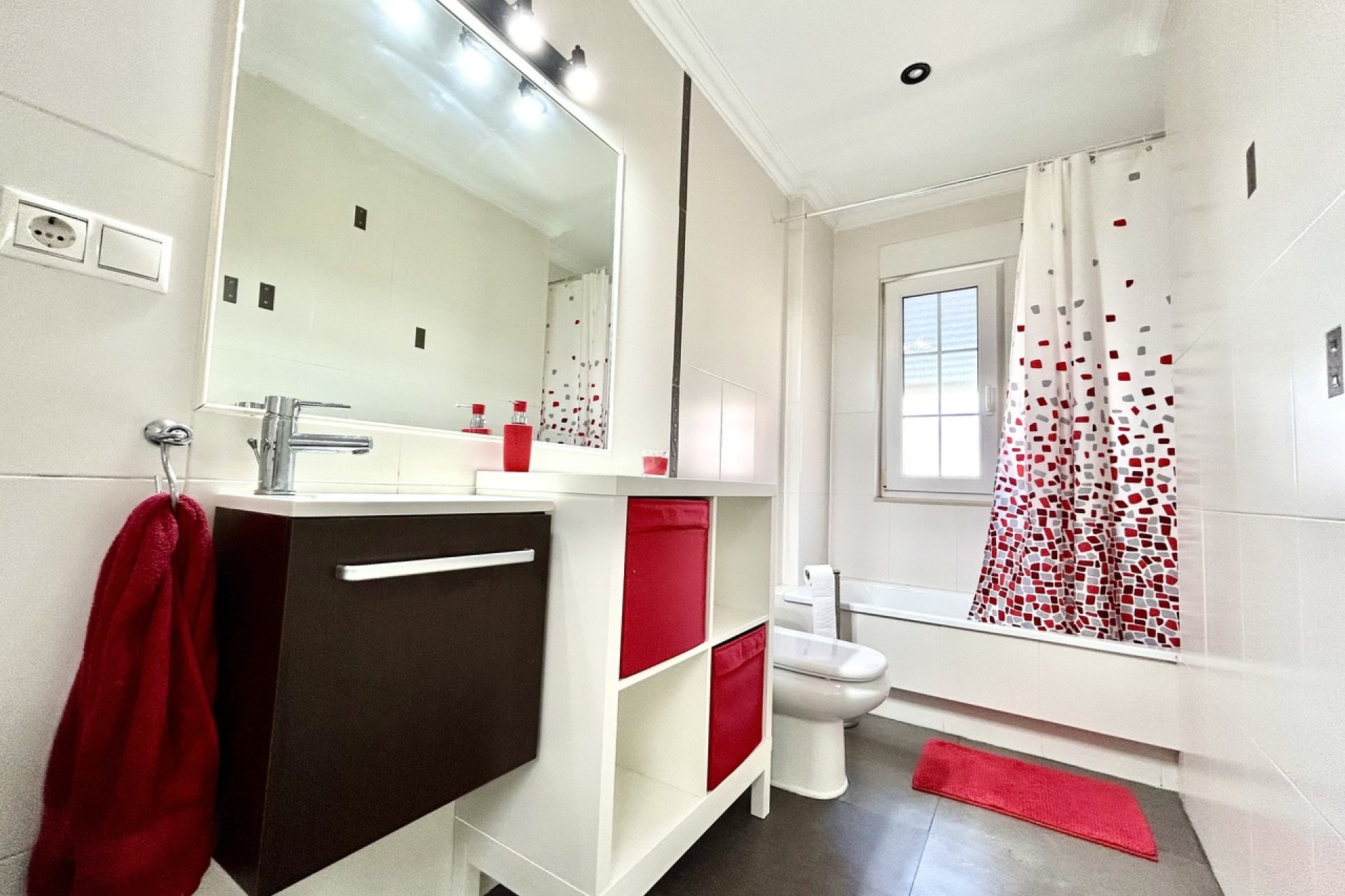 Resale - Townhouse / Terraced House - Heredades