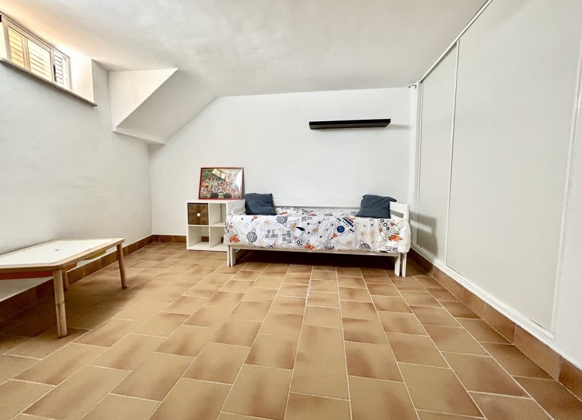 Resale - Townhouse / Terraced House - Heredades