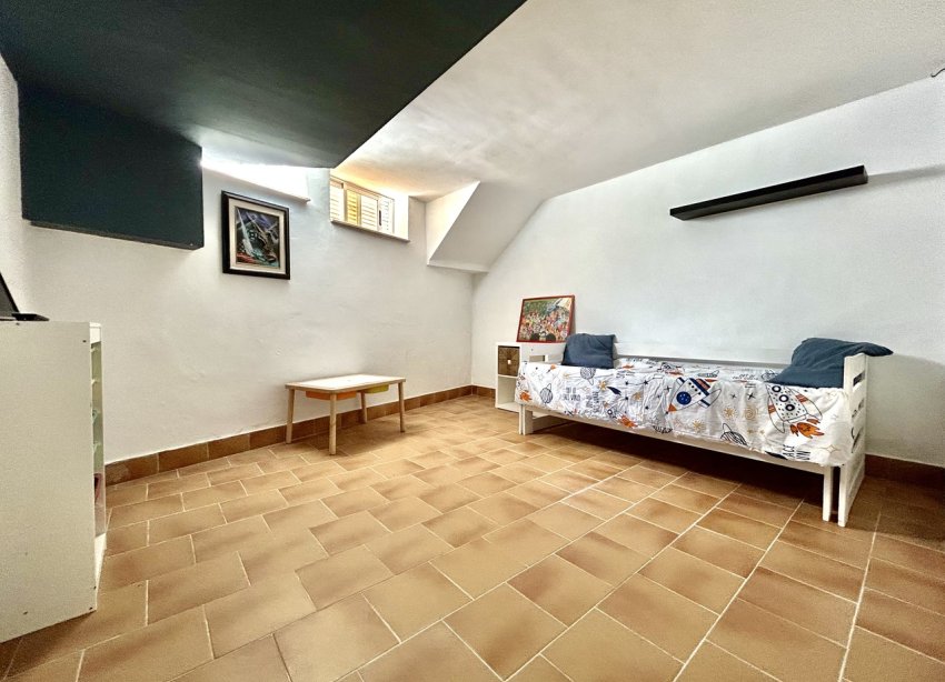 Resale - Townhouse / Terraced House - Heredades