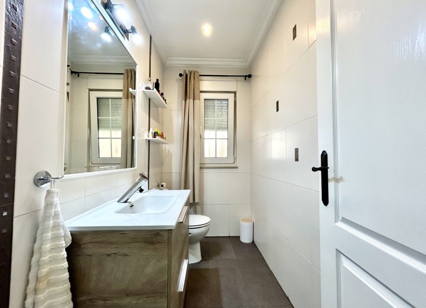Resale - Townhouse / Terraced House - Heredades