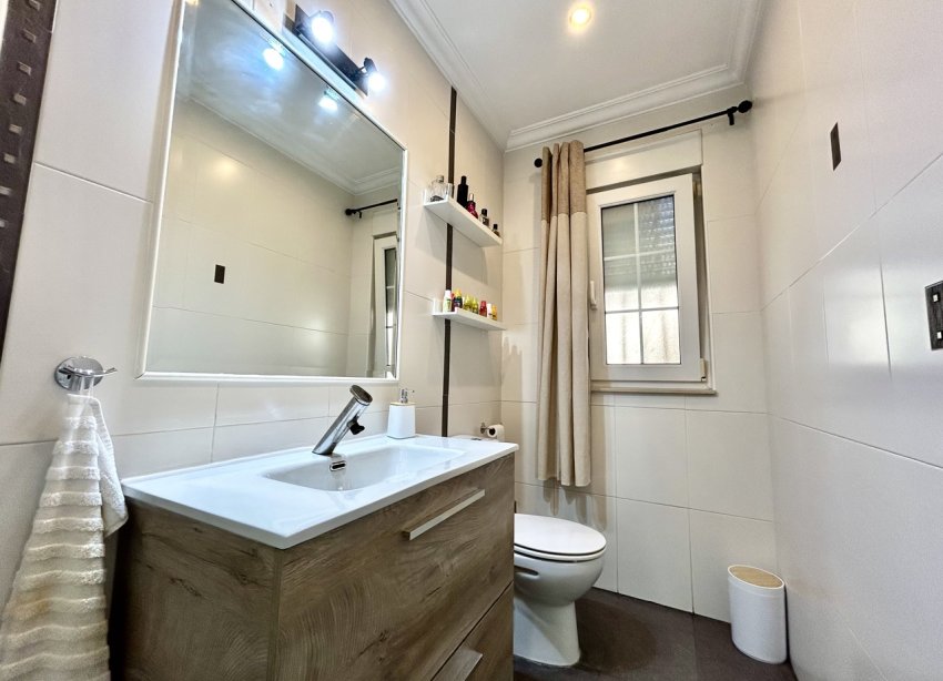 Resale - Townhouse / Terraced House - Heredades