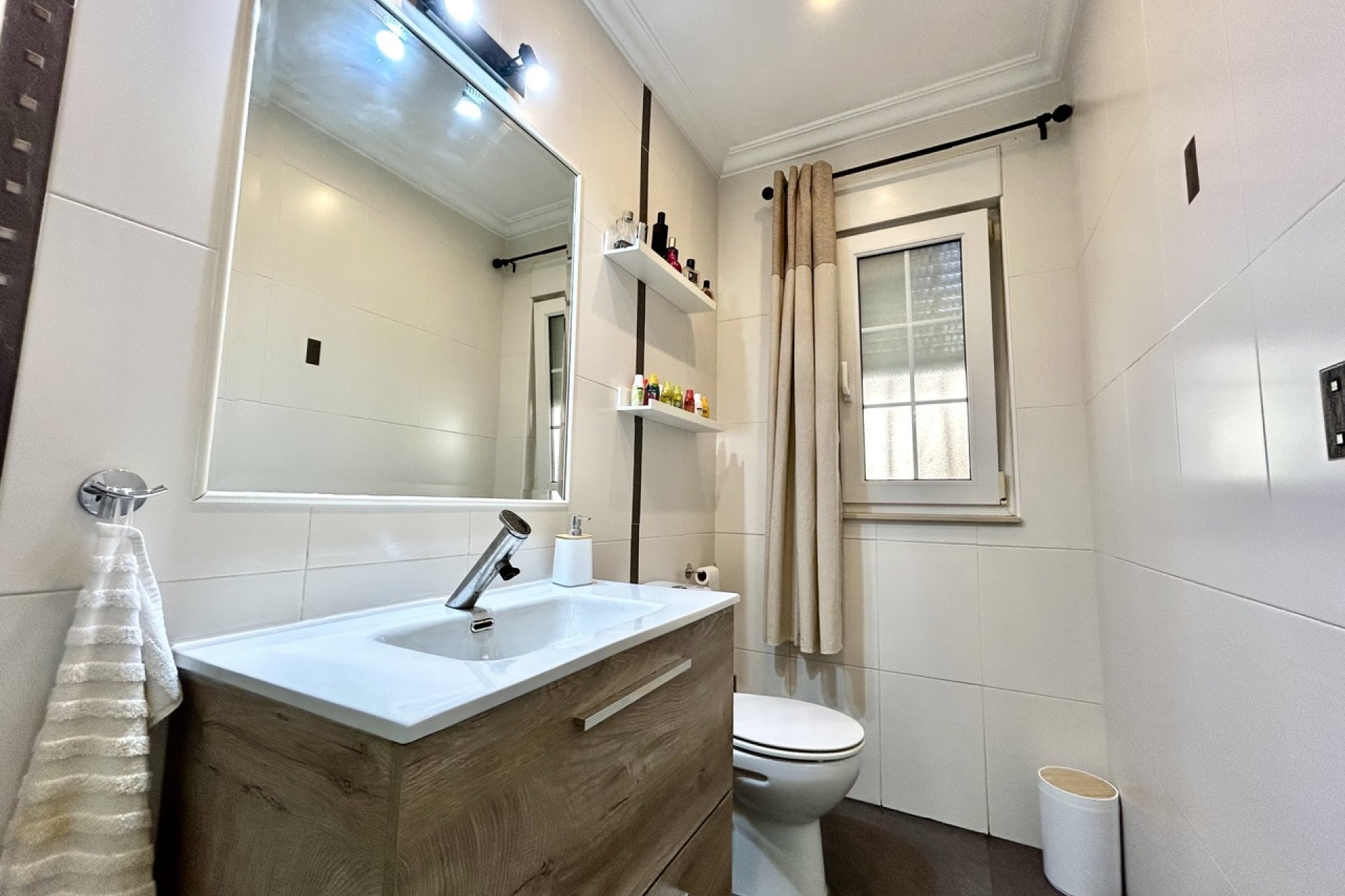 Resale - Townhouse / Terraced House - Heredades