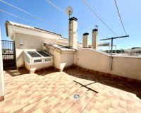 Resale - Townhouse / Terraced House - Heredades