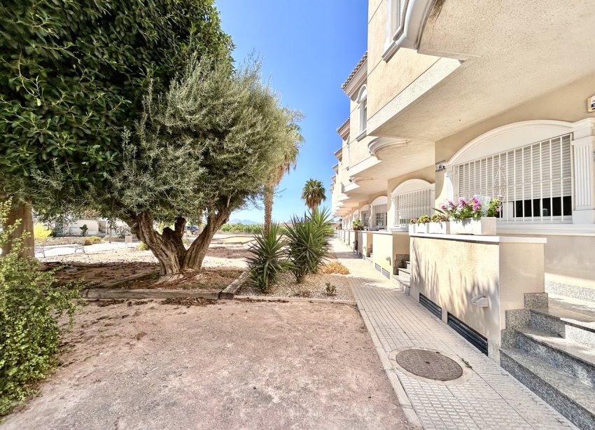 Resale - Townhouse / Terraced House - Heredades