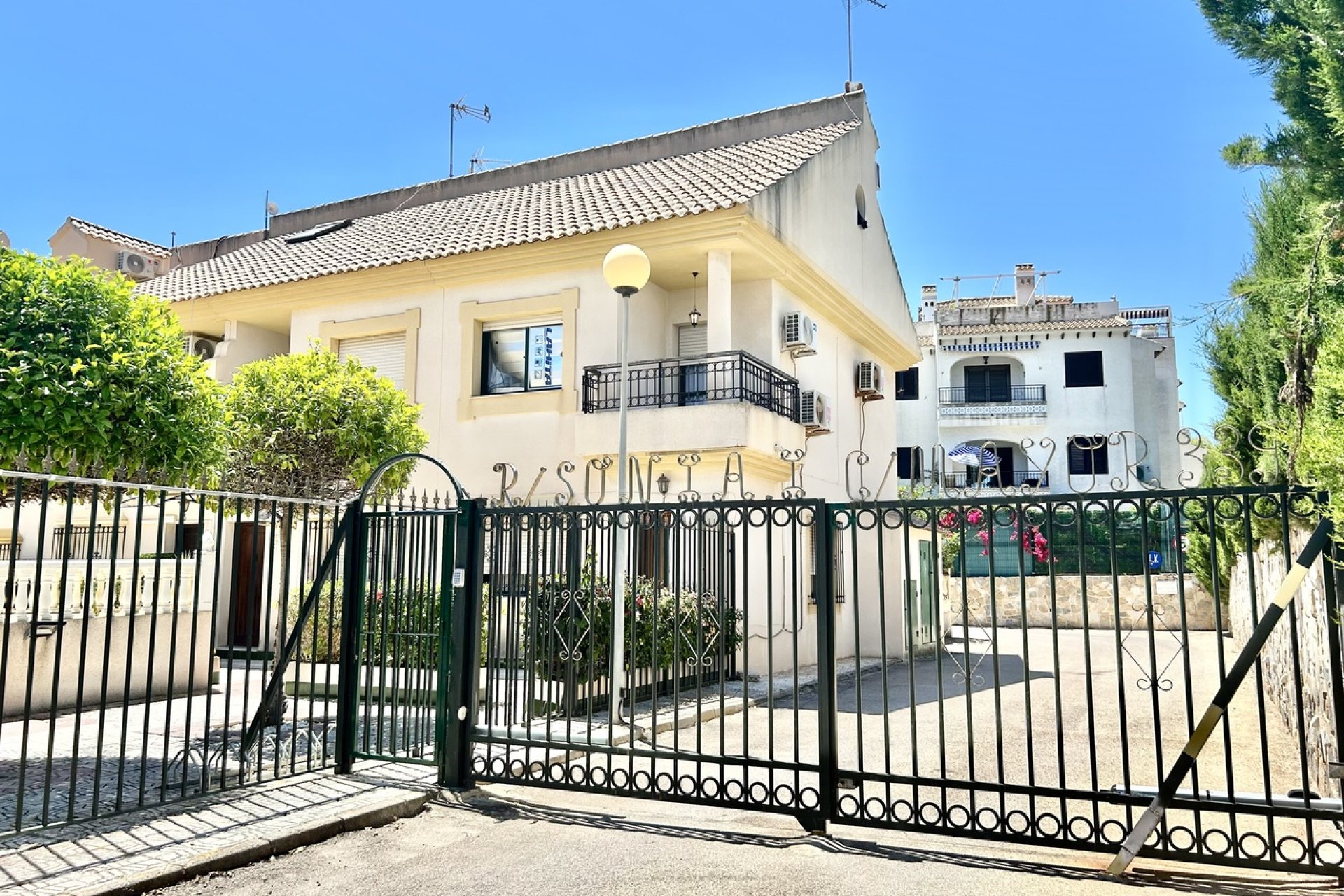 Resale - Townhouse / Terraced House - Orihuela Costa - La Zenia