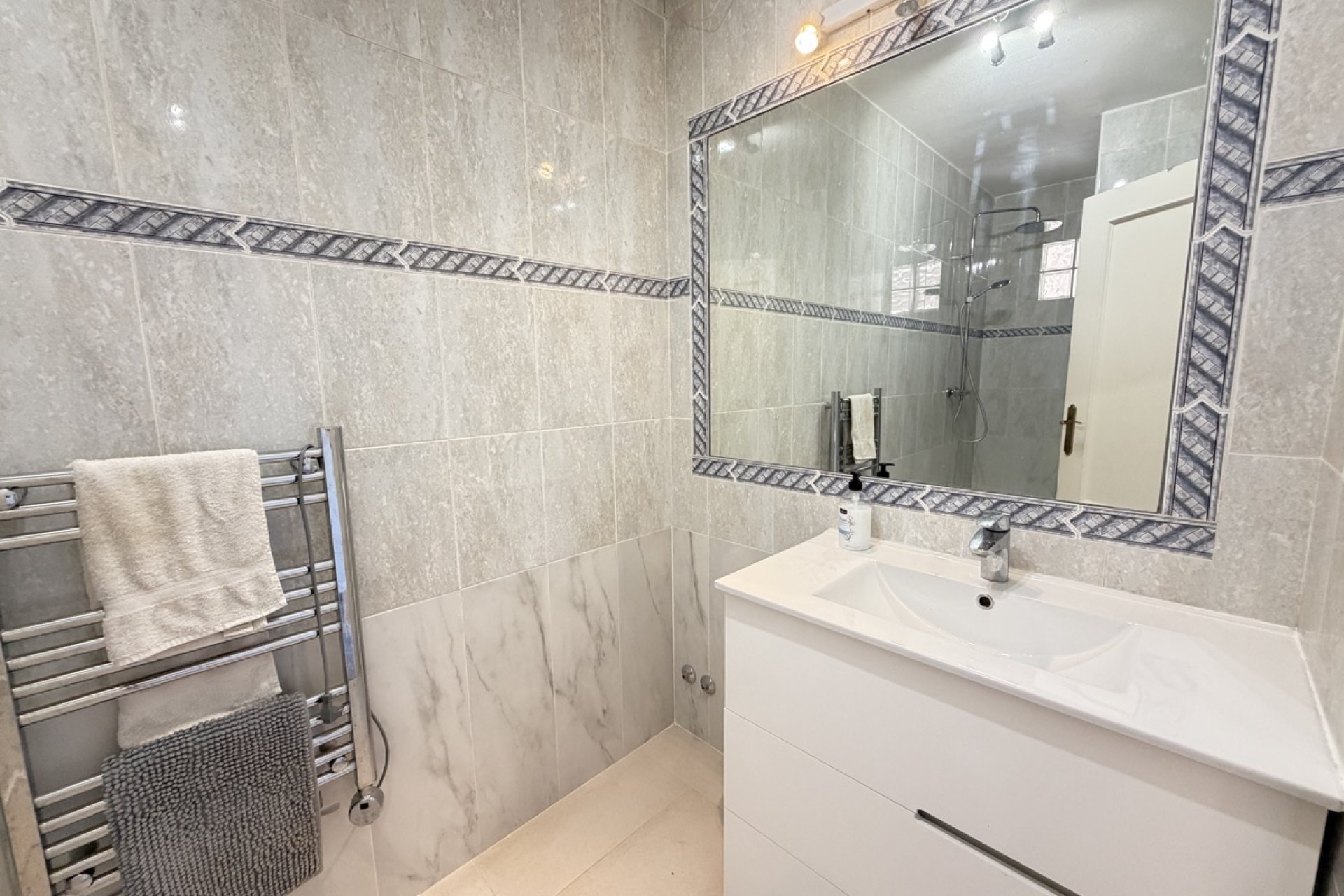 Resale - Townhouse / Terraced House - Orihuela Costa - La Zenia
