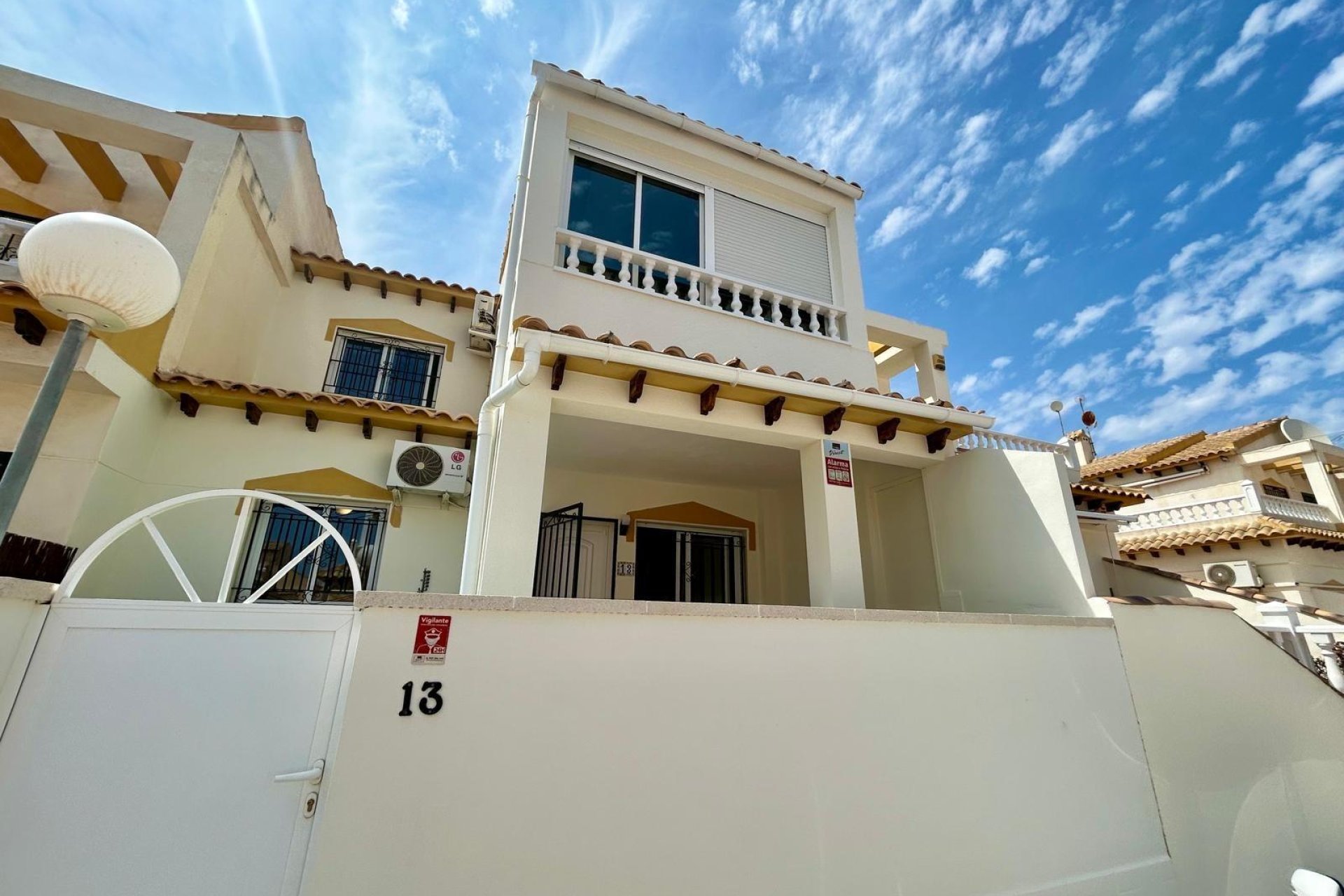 Resale - Townhouse / Terraced House - Orihuela - Urbanización Perla del Mar