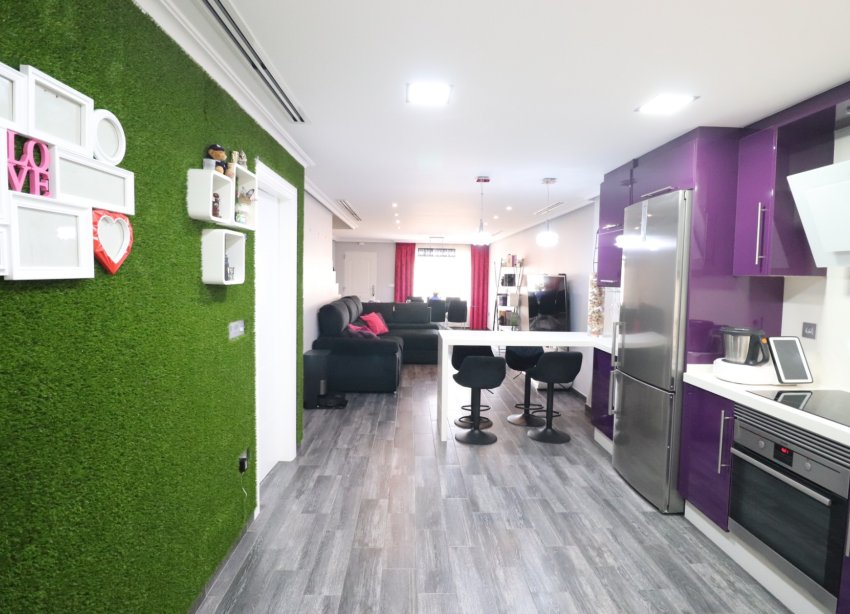 Resale - Townhouse / Terraced House - Redovan - Redovan - Town