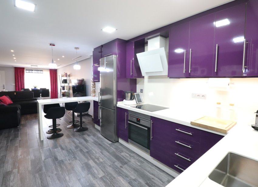 Resale - Townhouse / Terraced House - Redovan - Redovan - Town