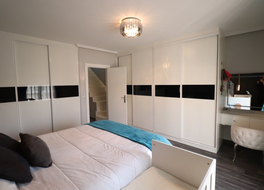 Resale - Townhouse / Terraced House - Redovan - Redovan - Town