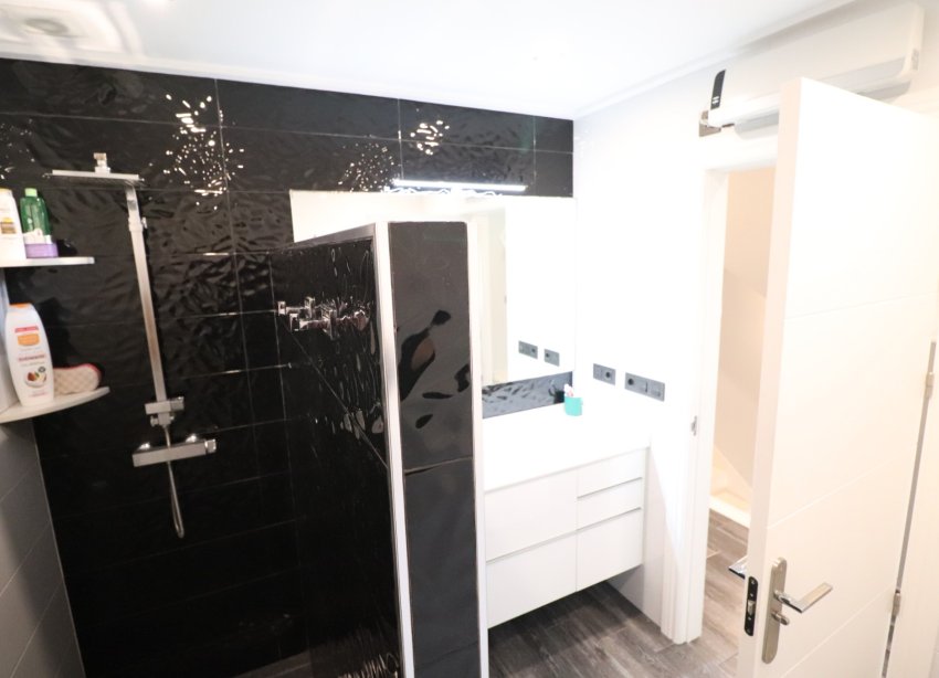 Resale - Townhouse / Terraced House - Redovan - Redovan - Town