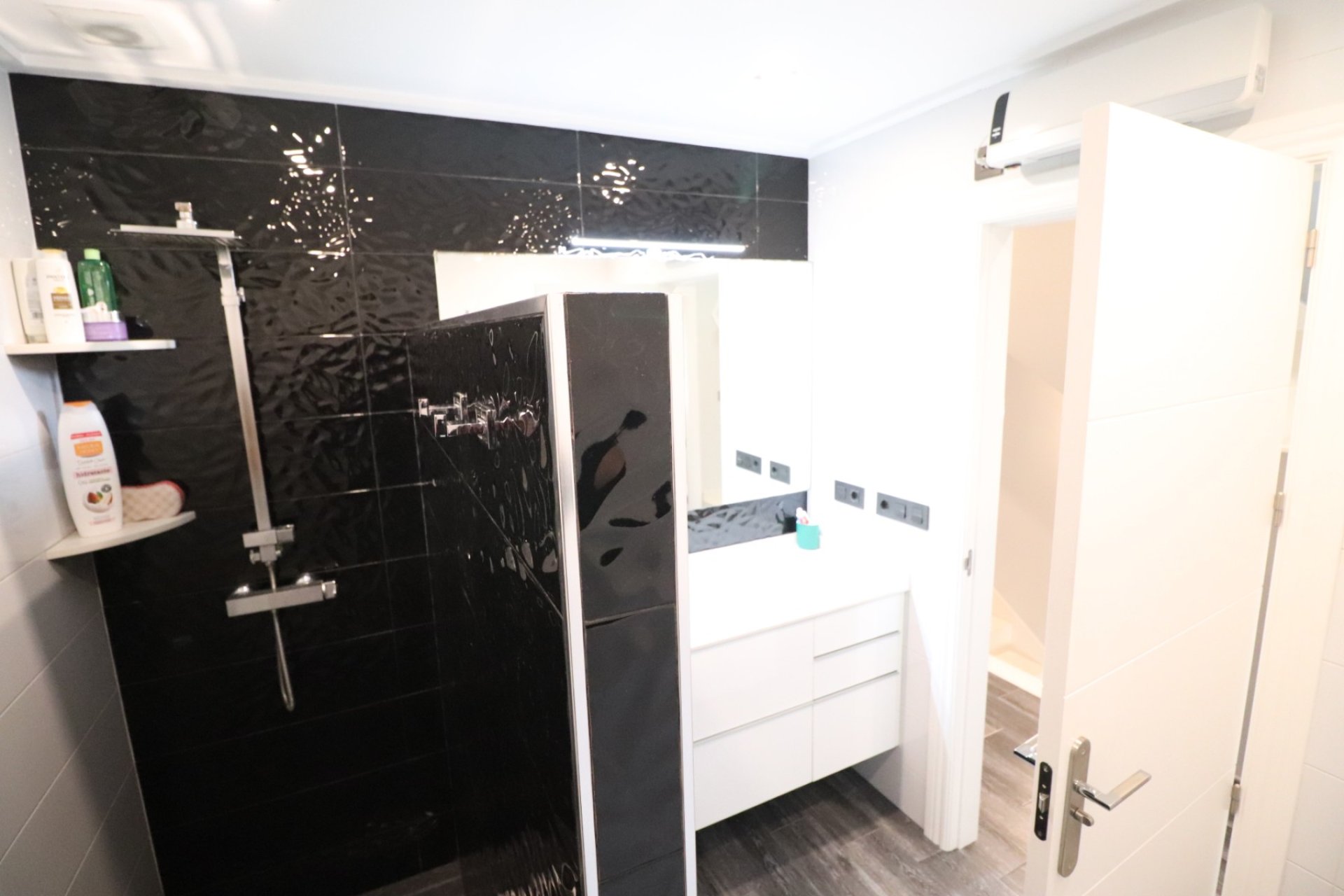 Resale - Townhouse / Terraced House - Redovan - Redovan - Town