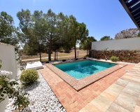 Resale - Townhouse / Terraced House - Sucina