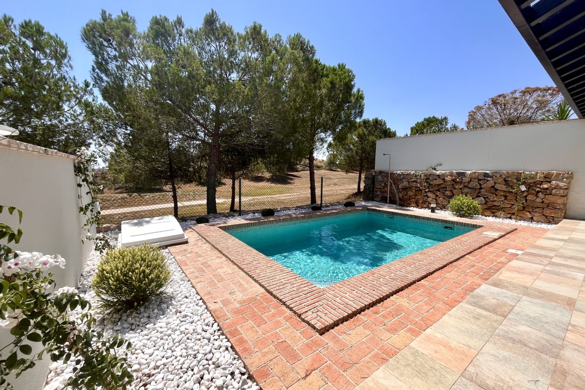 Resale - Townhouse / Terraced House - Sucina