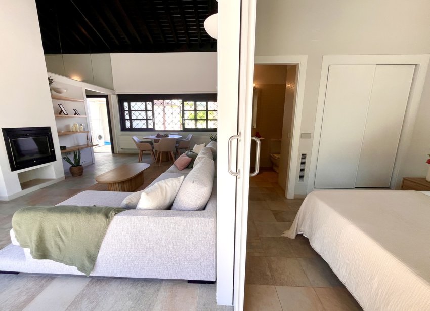 Resale - Townhouse / Terraced House - Sucina