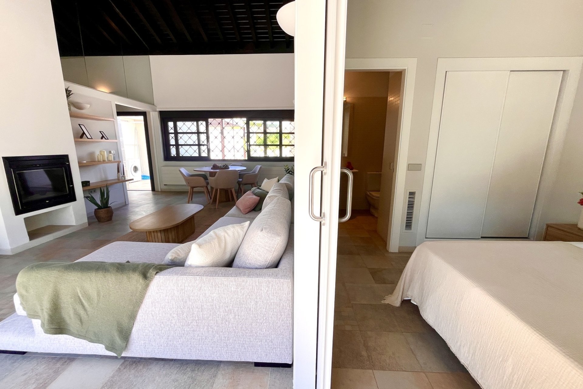 Resale - Townhouse / Terraced House - Sucina