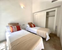 Resale - Townhouse / Terraced House - Sucina