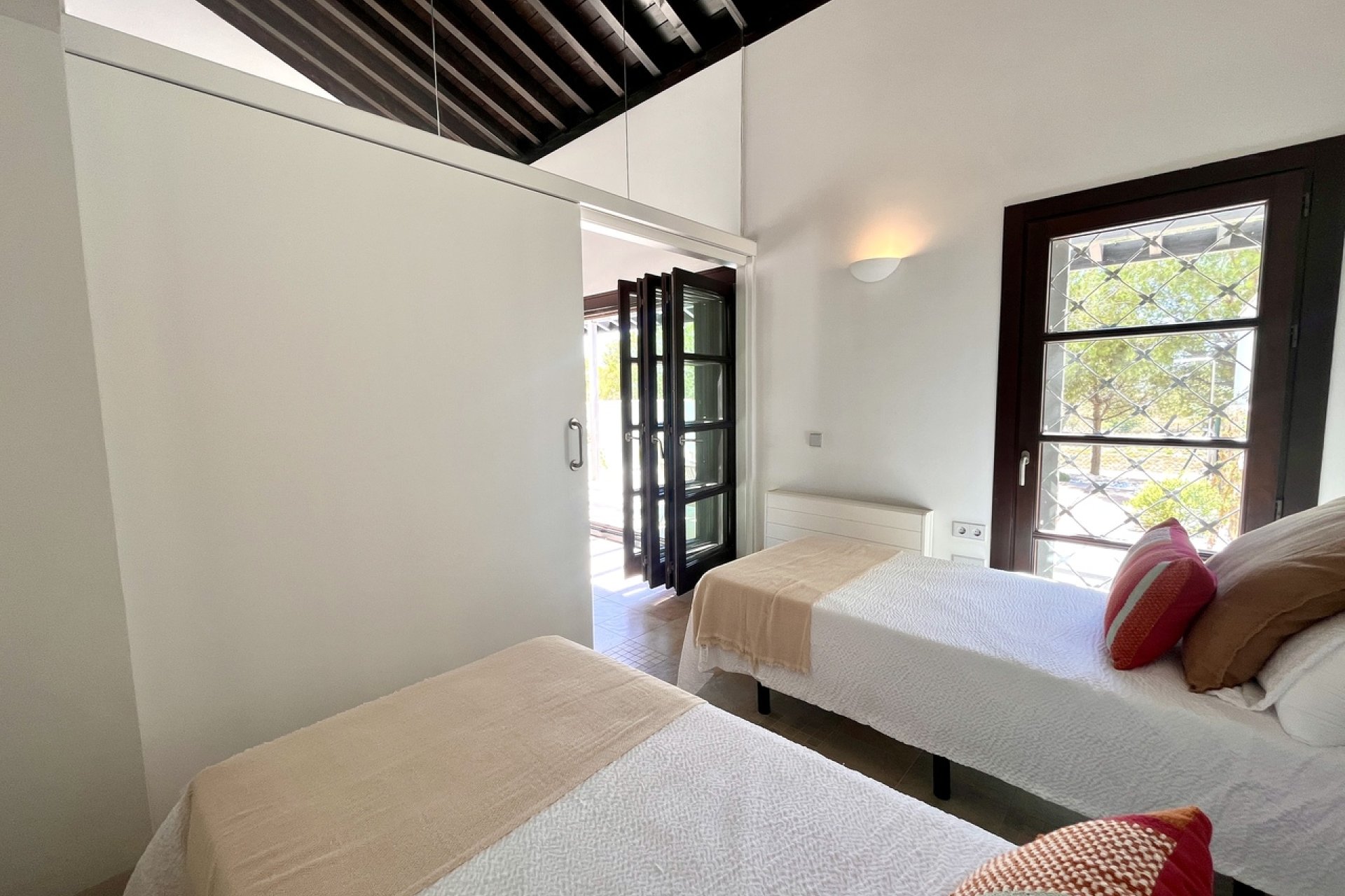 Resale - Townhouse / Terraced House - Sucina