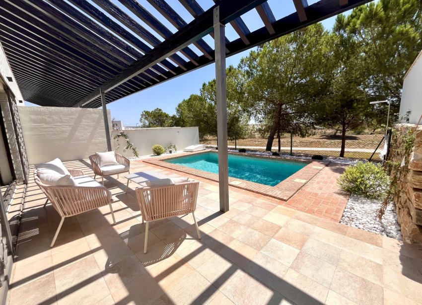 Resale - Townhouse / Terraced House - Sucina