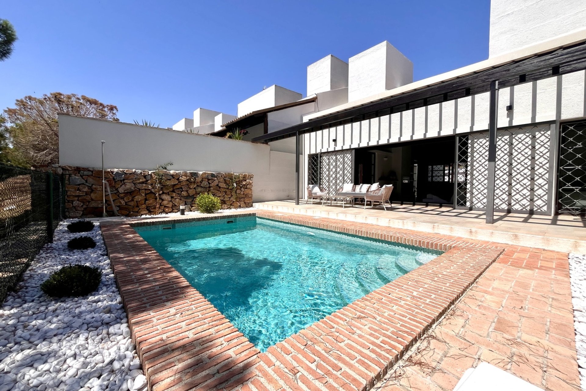 Resale - Townhouse / Terraced House - Sucina