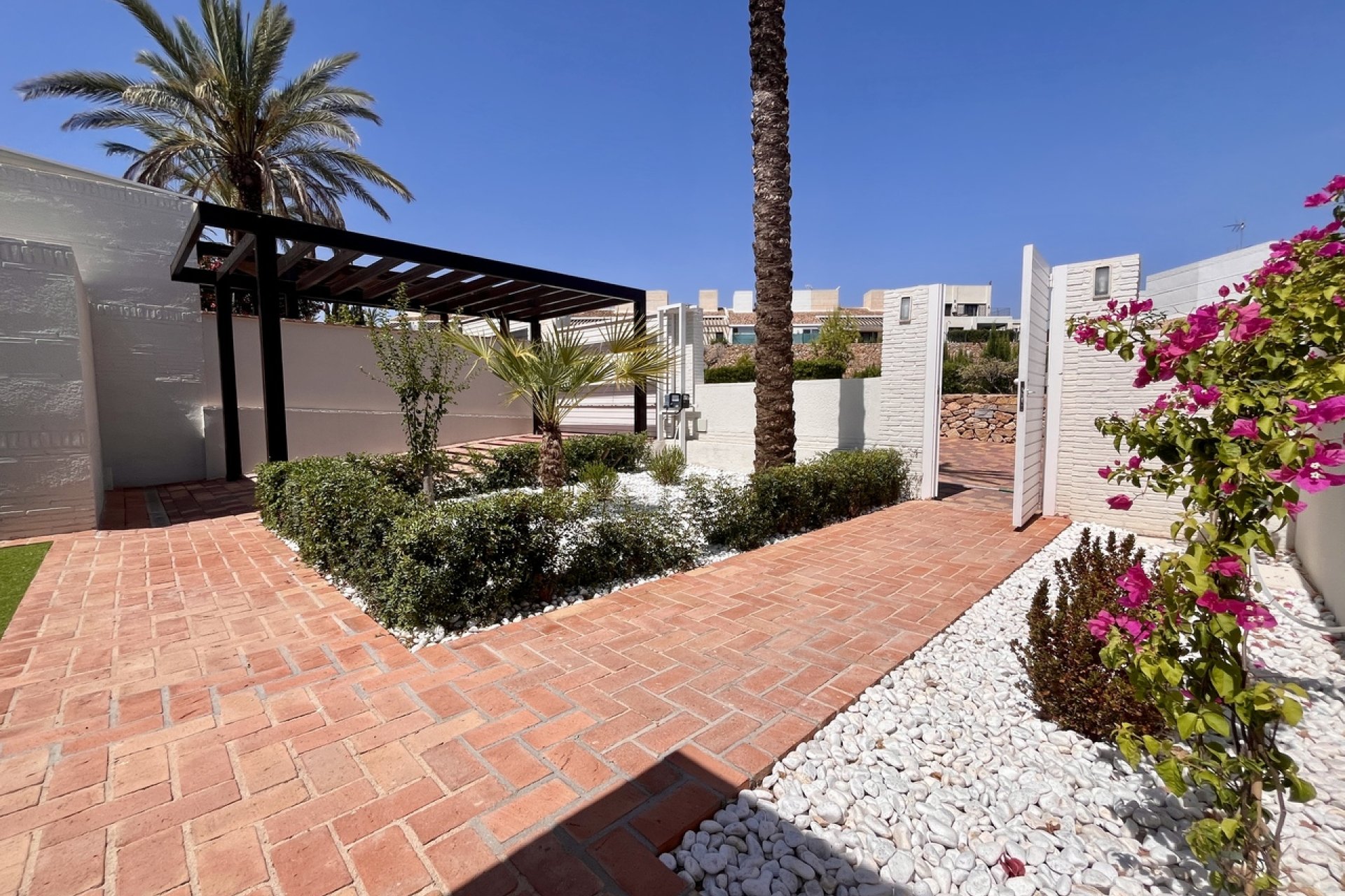 Resale - Townhouse / Terraced House - Sucina