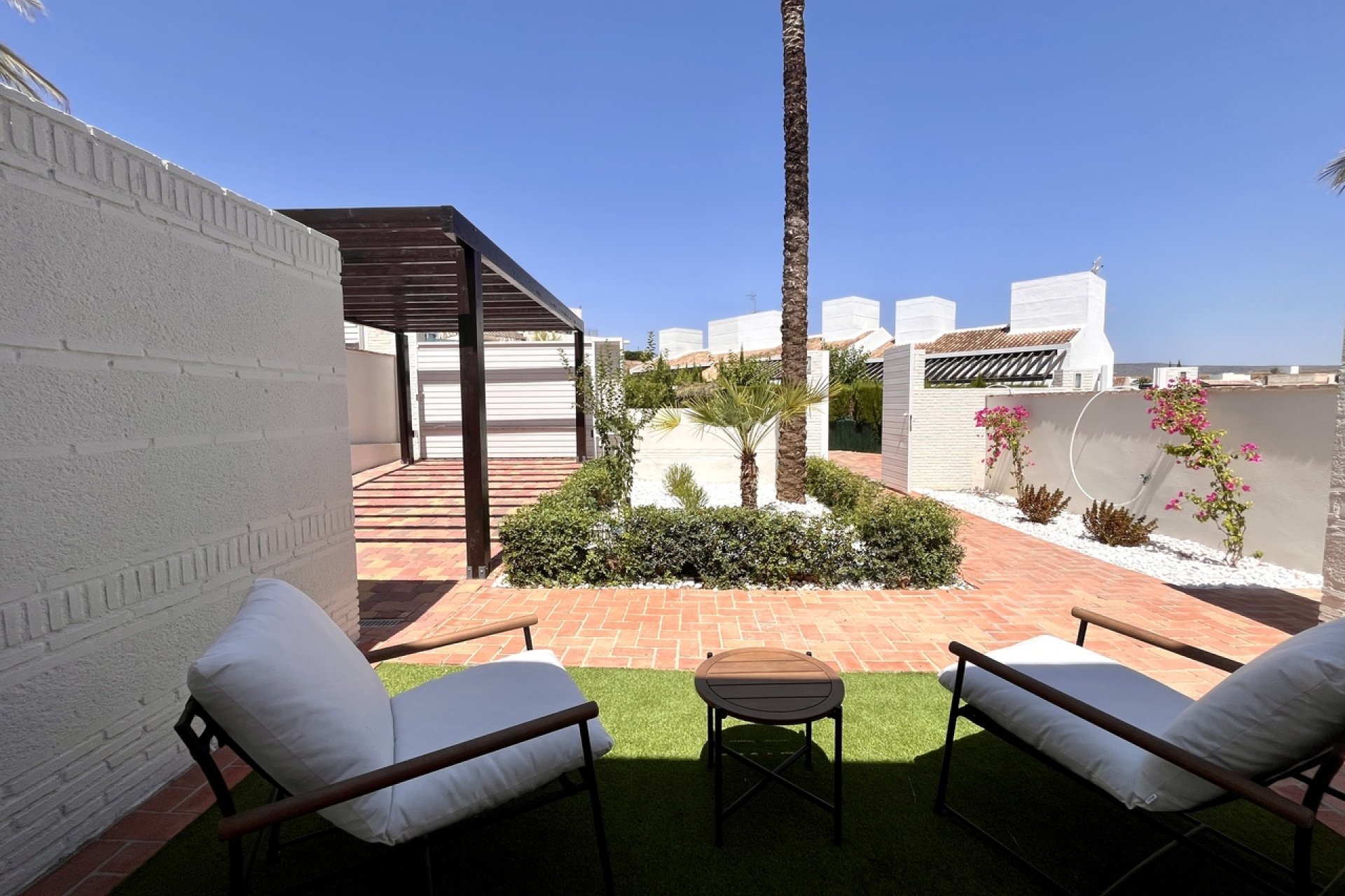Resale - Townhouse / Terraced House - Sucina