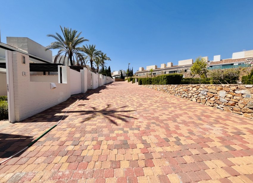 Resale - Townhouse / Terraced House - Sucina