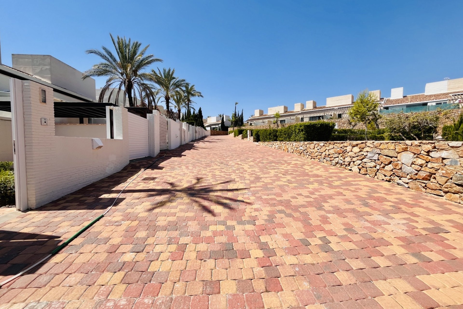 Resale - Townhouse / Terraced House - Sucina