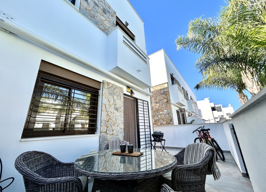 Resale - Townhouse / Terraced House - Torre de la Horadada