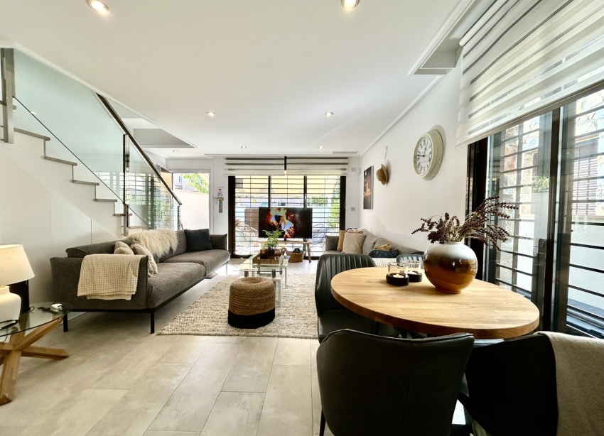 Resale - Townhouse / Terraced House - Torre de la Horadada