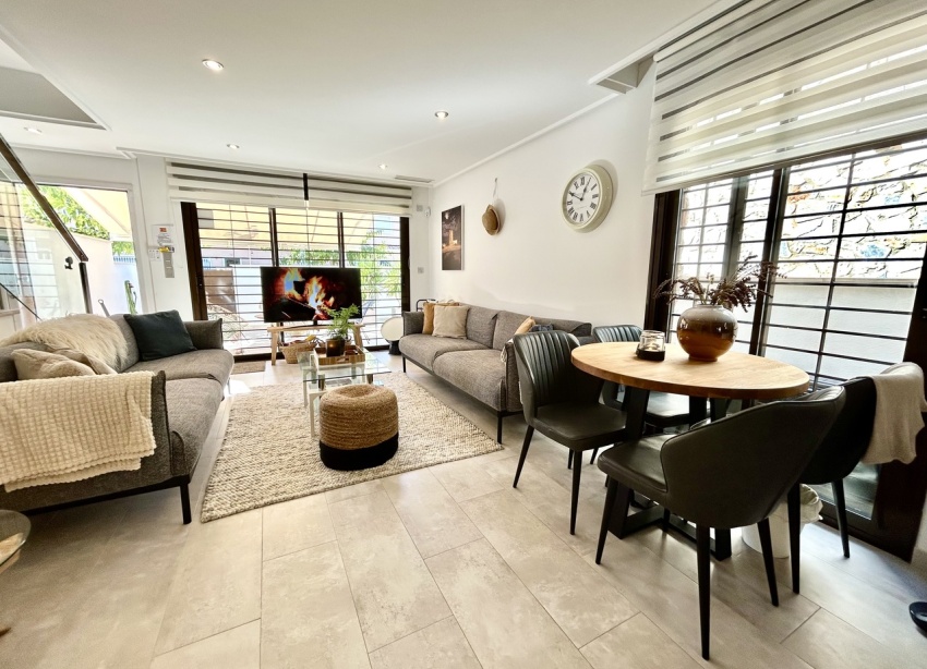 Resale - Townhouse / Terraced House - Torre de la Horadada