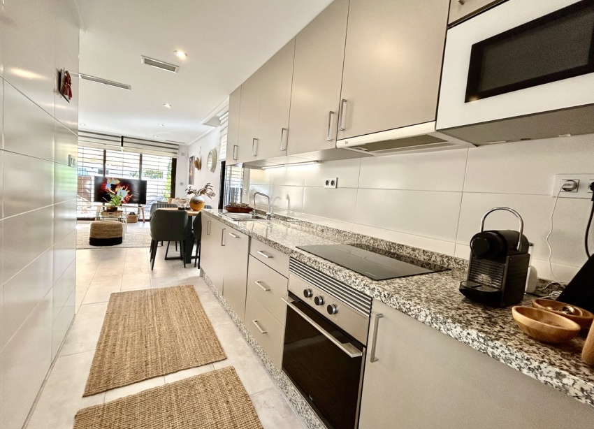 Resale - Townhouse / Terraced House - Torre de la Horadada