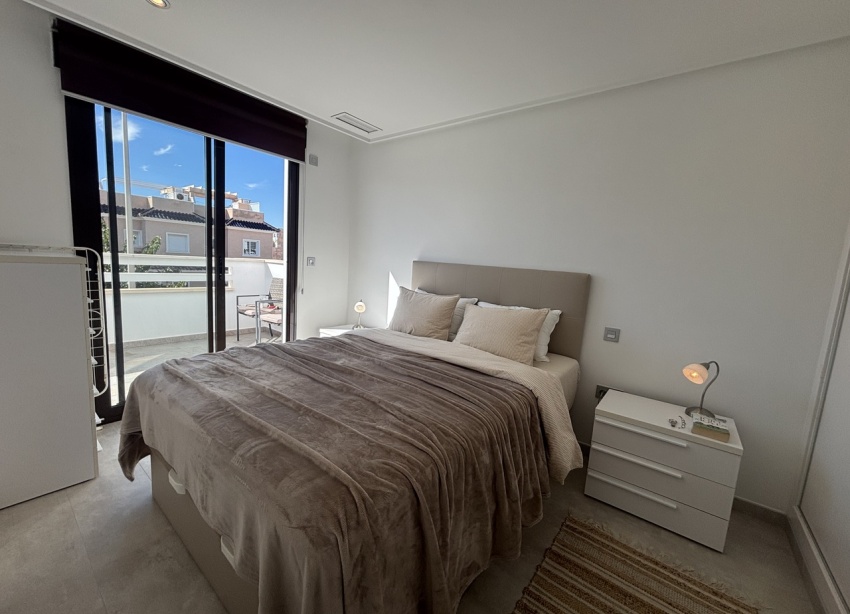Resale - Townhouse / Terraced House - Torre de la Horadada