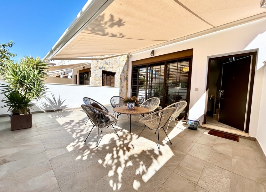 Resale - Townhouse / Terraced House - Torre de la Horadada