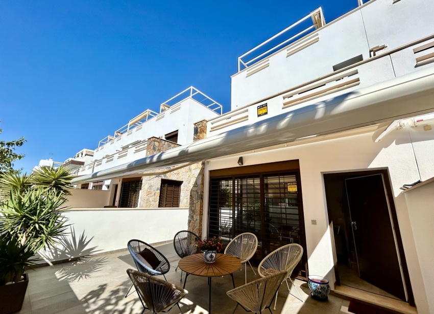 Resale - Townhouse / Terraced House - Torre de la Horadada