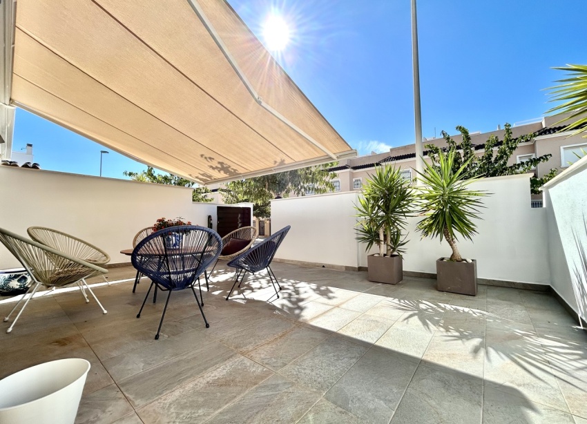 Resale - Townhouse / Terraced House - Torre de la Horadada