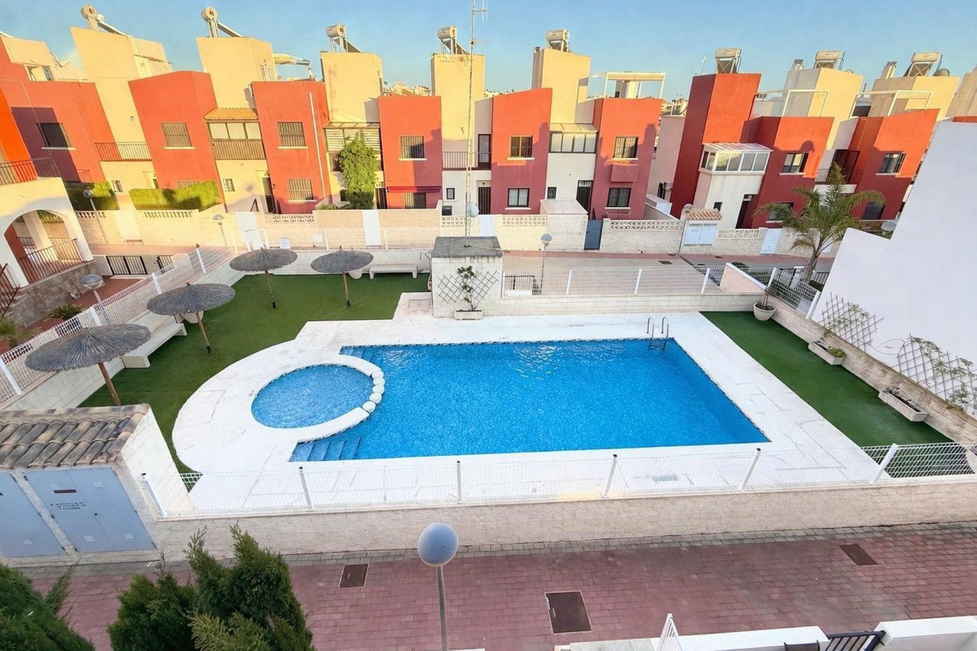 Resale - Townhouse / Terraced House - Torrevieja - Aguas Nuevas