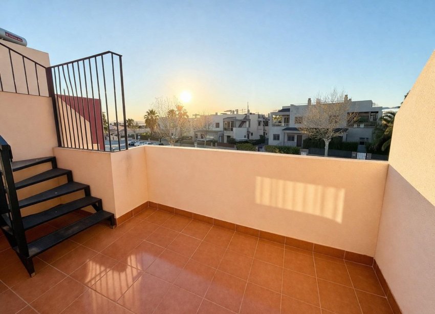 Resale - Townhouse / Terraced House - Torrevieja - Aguas Nuevas