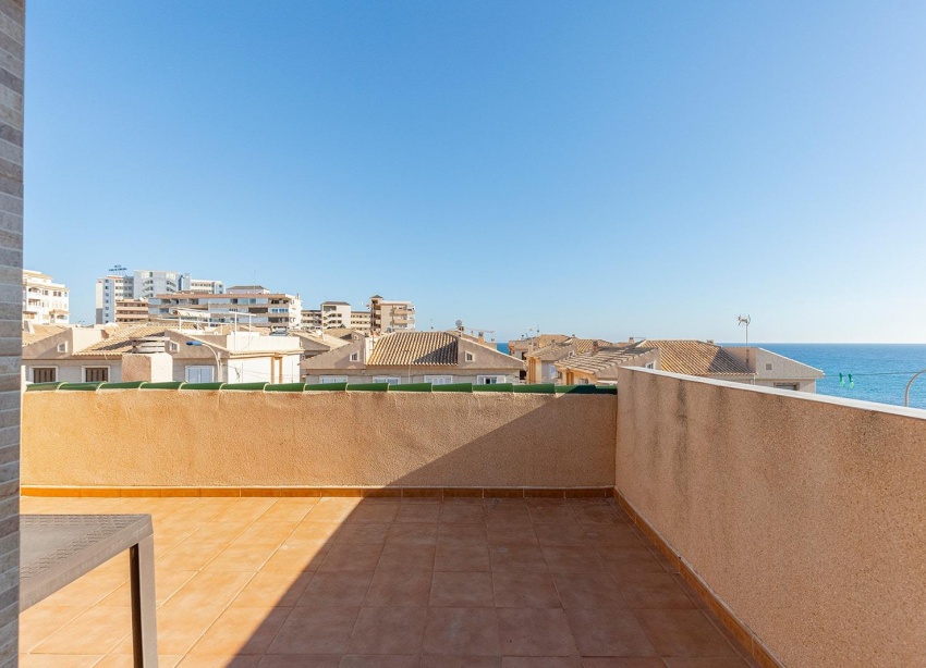 Resale - Townhouse / Terraced House - Torrevieja - Cala de cabo cervera