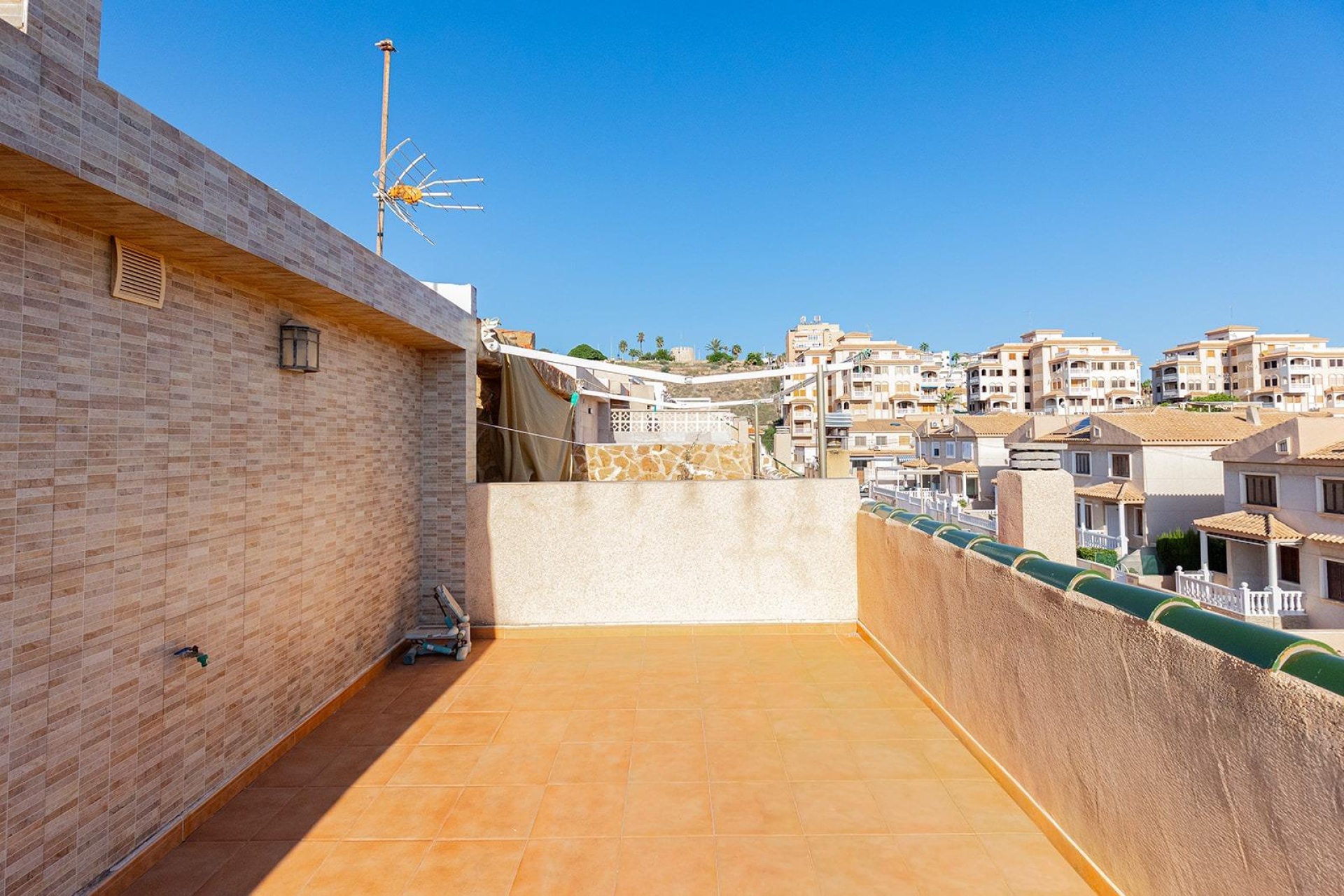 Resale - Townhouse / Terraced House - Torrevieja - Cala de cabo cervera