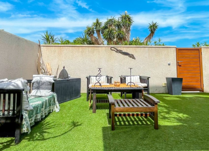 Resale - Townhouse / Terraced House - Torrevieja - La Siesta