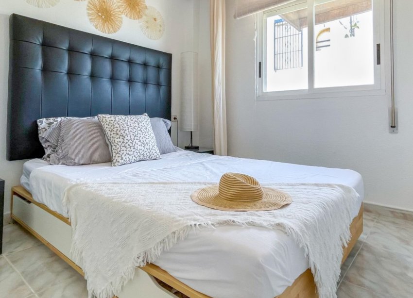 Resale - Townhouse / Terraced House - Torrevieja - La Siesta