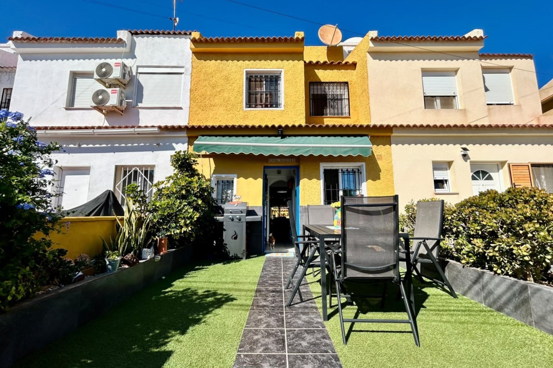 Resale - Townhouse / Terraced House - Torrevieja - La Siesta