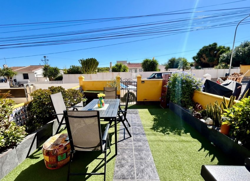 Resale - Townhouse / Terraced House - Torrevieja - La Siesta