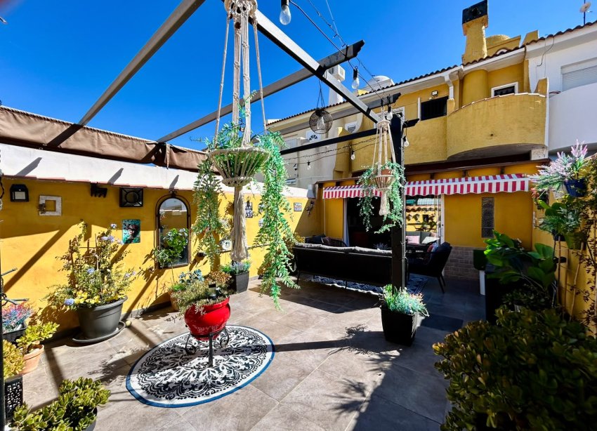 Resale - Townhouse / Terraced House - Torrevieja - La Siesta