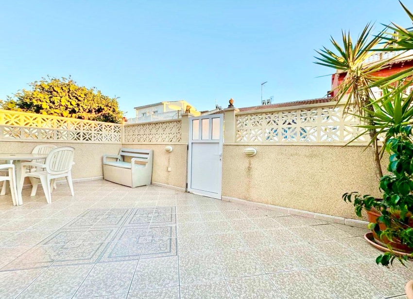 Resale - Townhouse / Terraced House - Torrevieja - La Siesta