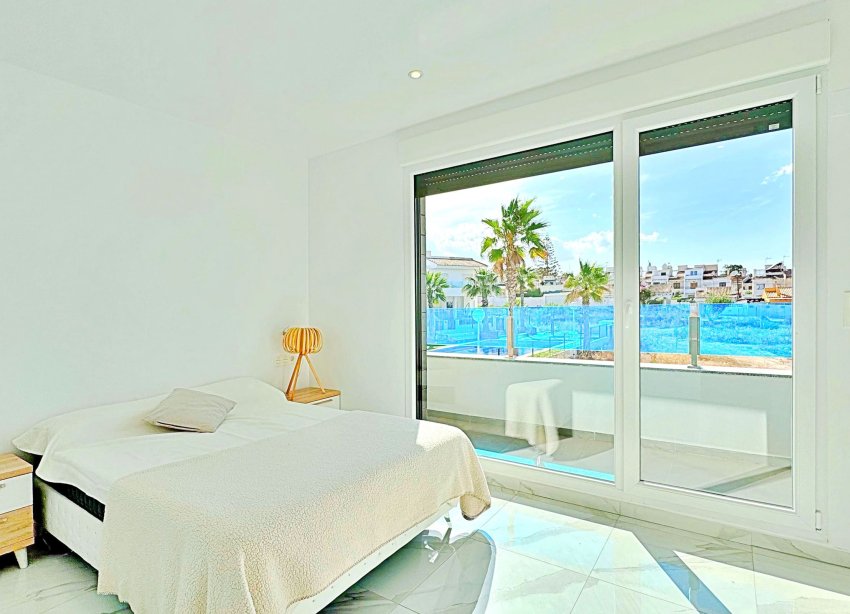 Resale - Townhouse / Terraced House - Torrevieja - Los Balcones