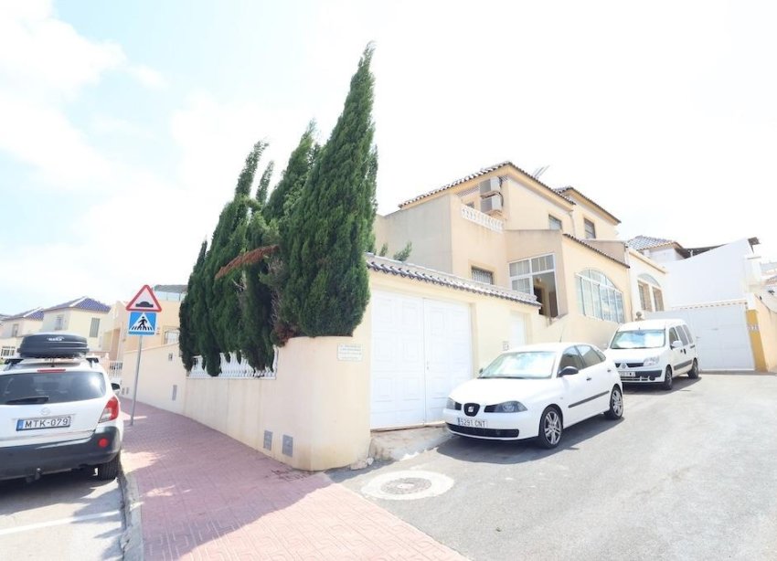 Resale - Townhouse / Terraced House - Torrevieja - Los Balcones